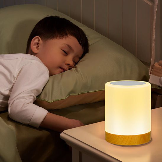 enfant dors devant lampe de chevet modernes