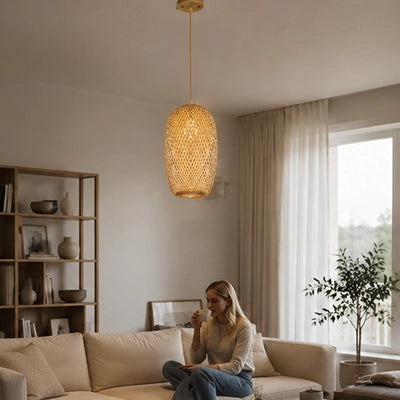 femme bois the sous suspension luminaire