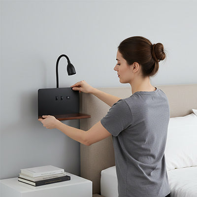 femme sur applique mural chambre