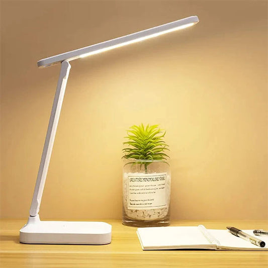 lampe bureau eclaire le livre