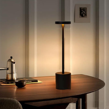 lampe de table rechargeable noir sur table