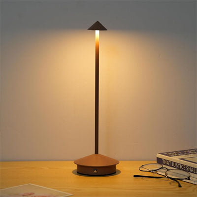 lampe de table sur table
