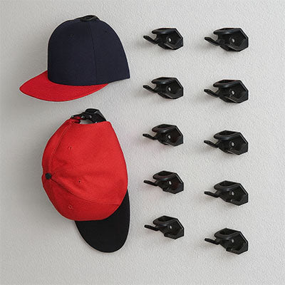 plusieurs porte casquette au mur
