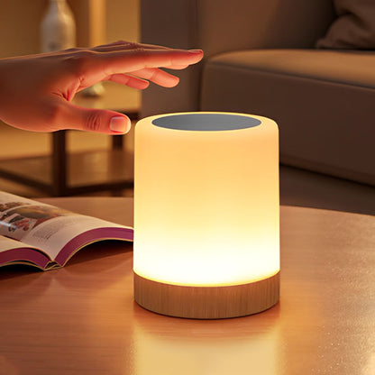 quelqun allume lampe de chevet moderne
