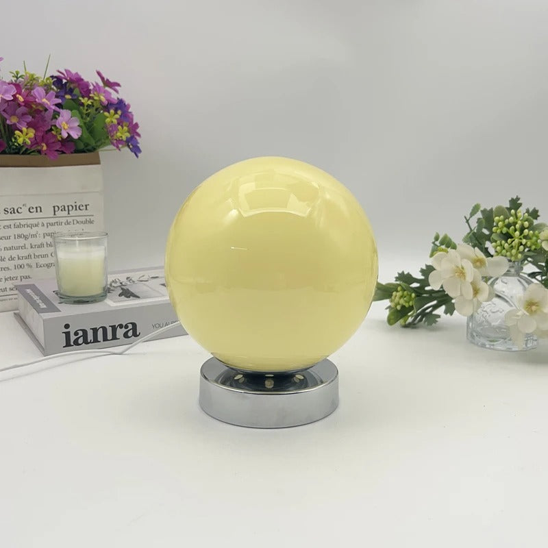 sunset lamp jaune sur table